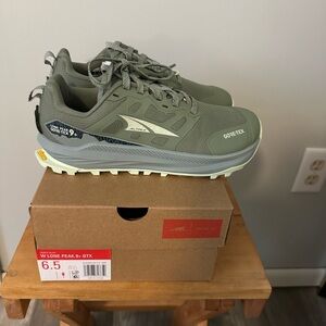 Altra Lone Peak GTX women’s Trail Shoes — Olive Green